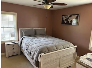 3 bedrooms, desk, free WiFi, bed sheets
