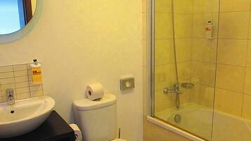 Apartment | Bathroom | Combined shower/tub, deep soaking tub, hair dryer, towels