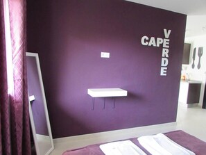 1 habitación, tabla de planchar con plancha, wifi gratis y ropa de cama