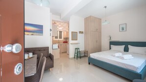 A modern bedroom with a bed, a desk, and a chair. - Cozy Acropolis Studio by Cloudkeys (Athens)