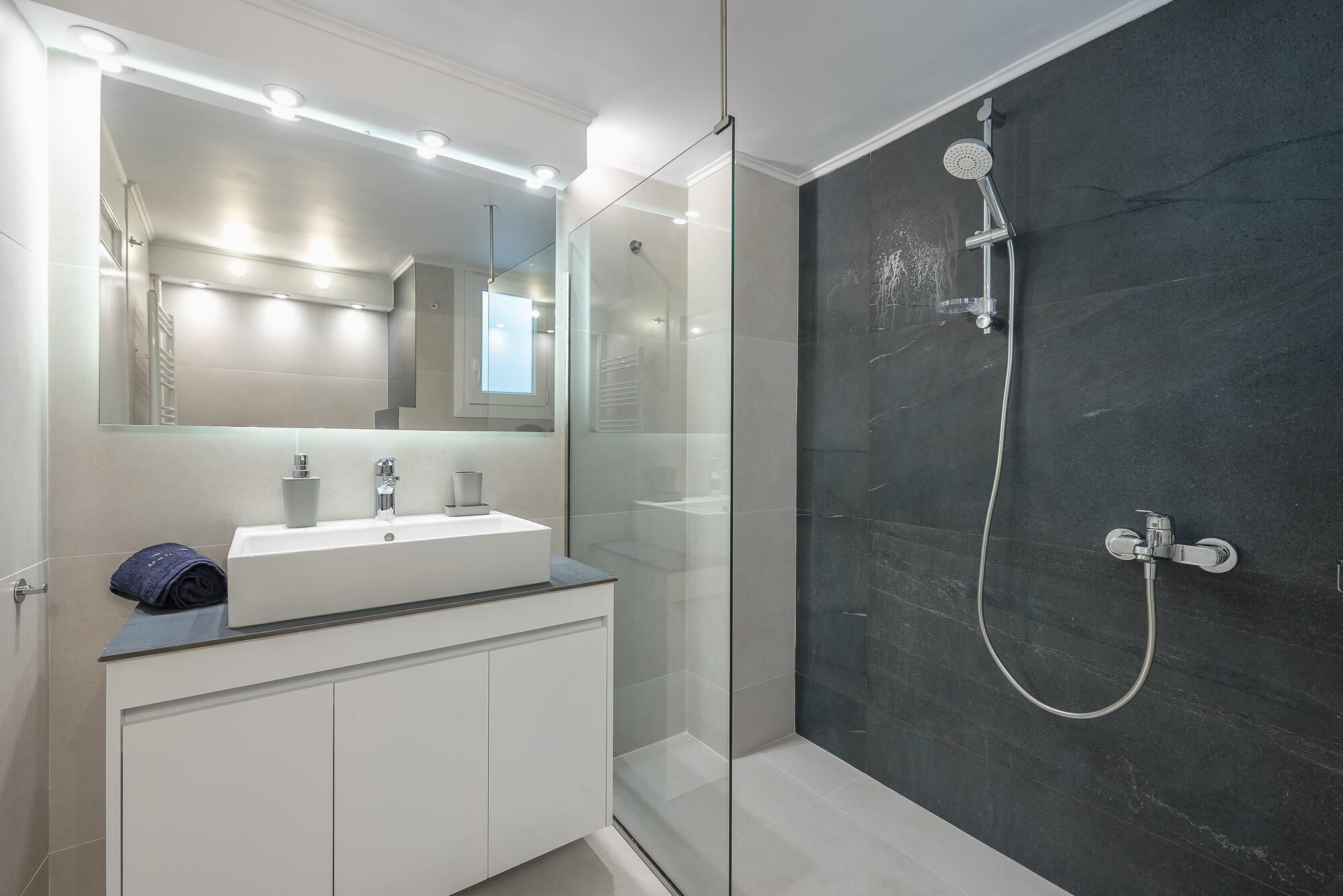 Apartament | 3 dormitoris i habitacions insonoritzades 