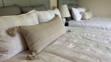 3 bedrooms, travel crib, free WiFi, bed sheets