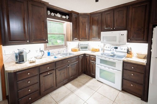 “The Happy Place” River front cabin with dock