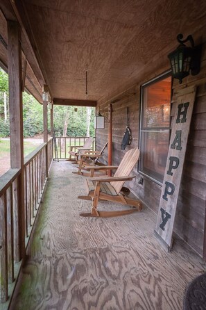 Terrace/patio - “The Happy Place” River front cabin with dock (Mountain Rest)