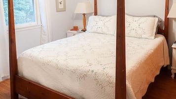 2 bedrooms, desk, iron/ironing board, travel cot