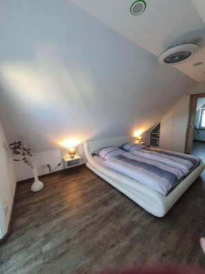 2 bedrooms, cribs/infant beds, free WiFi, bed sheets