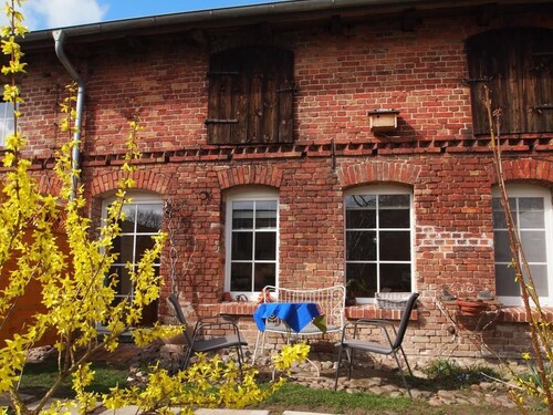 Apartment in a farmhouse with idyllic courtyard and natural garden