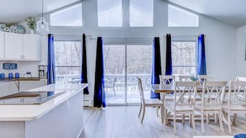 雪櫃、微波爐、焗爐、爐具