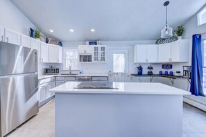 冰箱、微波炉、烤箱、炉灶