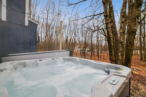 Tina de hidromasaje al aire libre