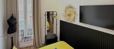 Dobbeltrom – familie | Sengetøy av topp kvalitet, senger med overmadrass og minibar