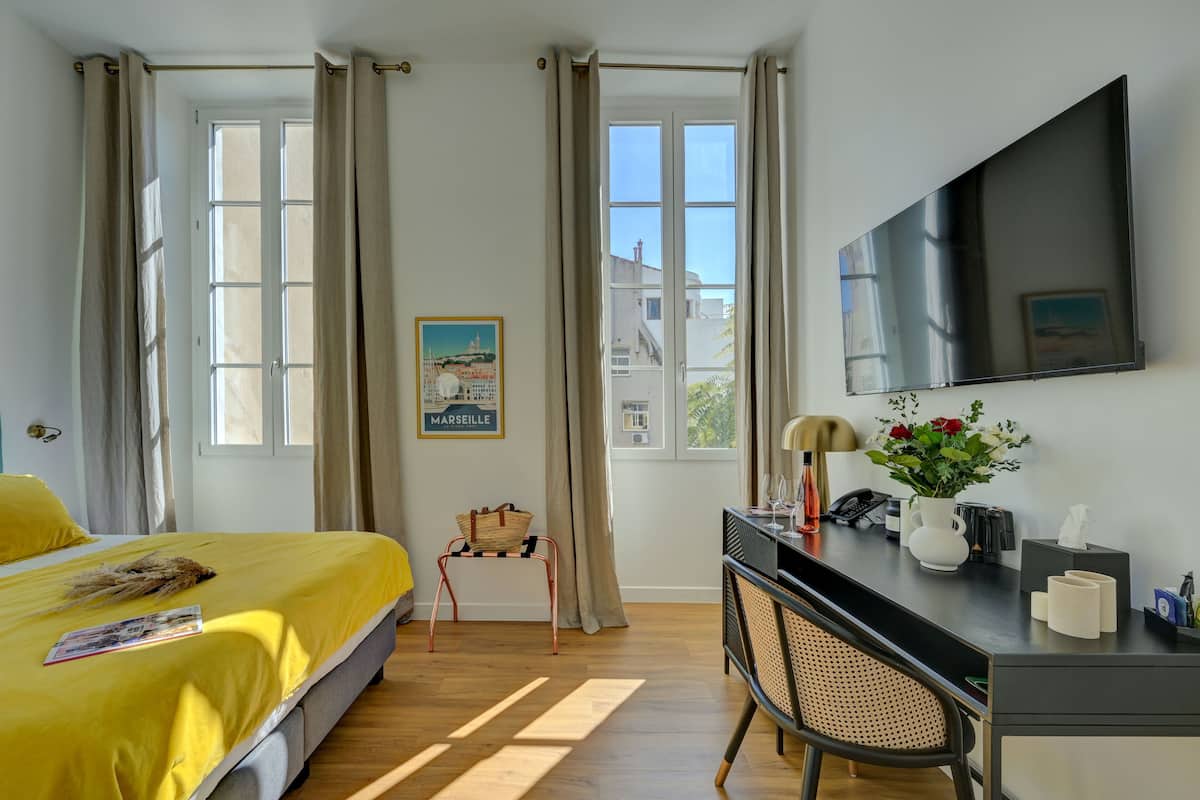 Superior tweepersoonskamer, uitzicht op tuin | Luxe beddengoed, pillowtop-bedden, een minibar, een kluis op de kamer