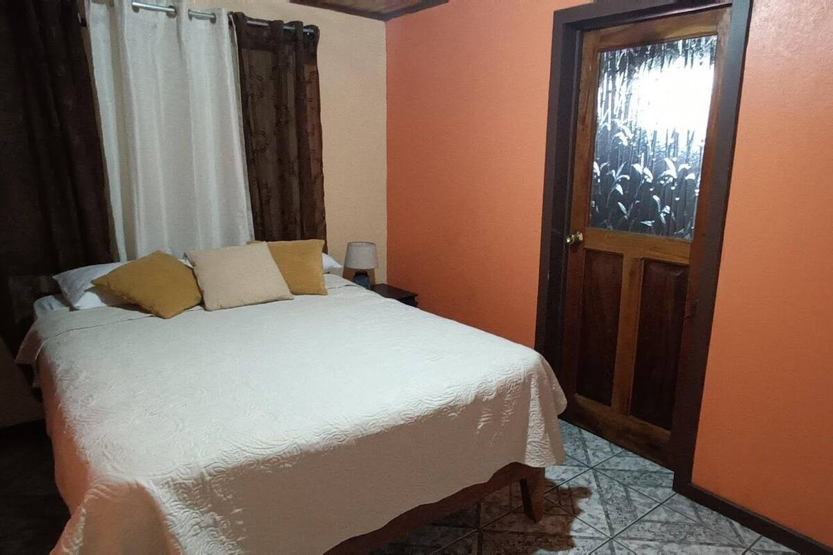 Basic Double Room | WiFi (free), bed sheets