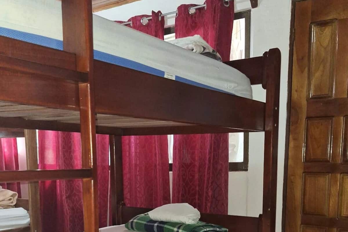 Basic Shared Dormitory | WiFi (free), bed sheets