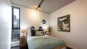 2 habitaciones, tabla de planchar con plancha, internet y ropa de cama 