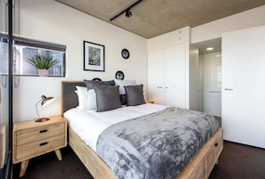 2 bedrooms, iron/ironing board, Internet, bed sheets