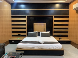 Egyptian cotton sheets, premium bedding, desk, laptop workspace