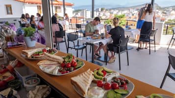 Tägliches inbegriffenes einheimisches Frühstück