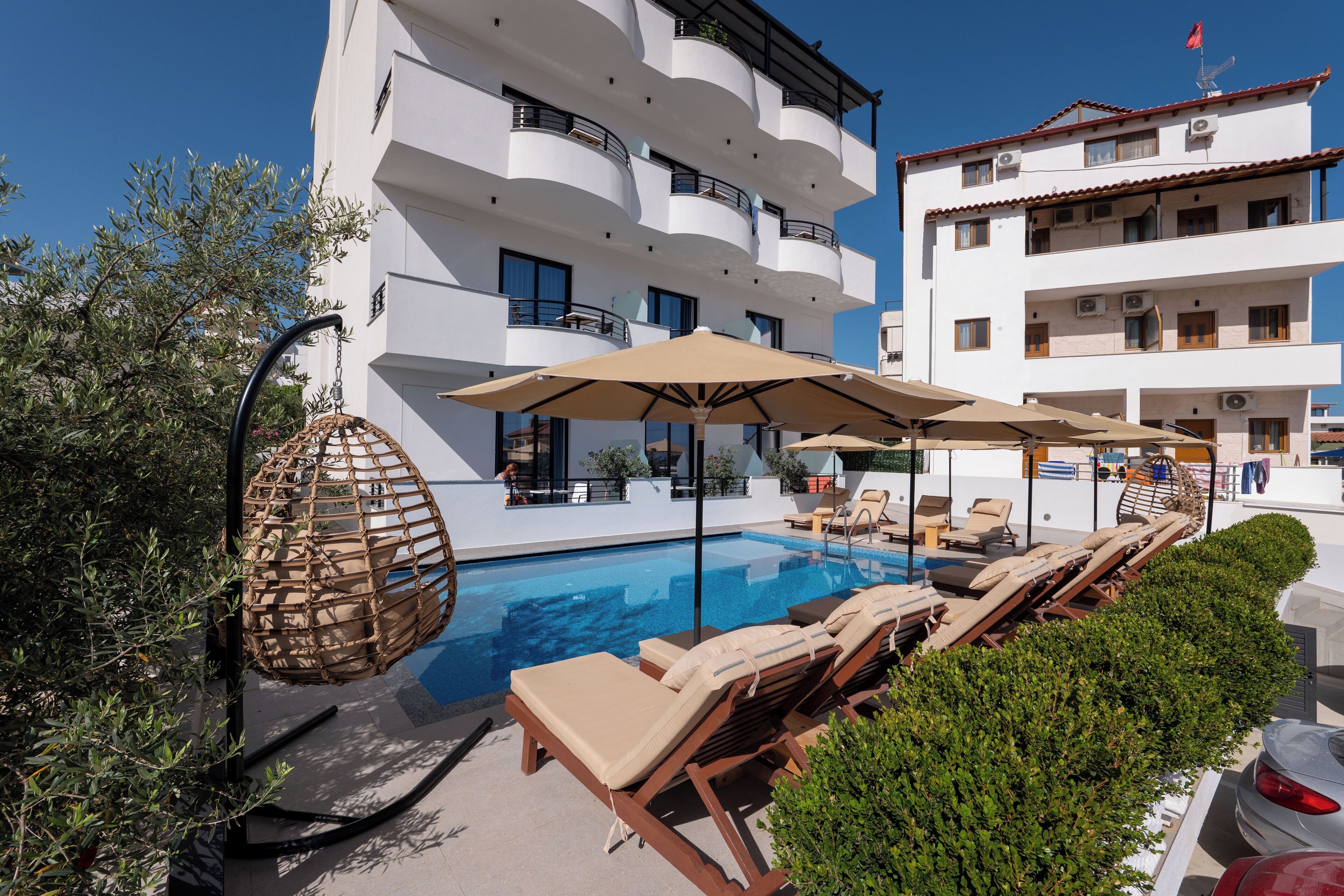 Photo - Monel Hotel