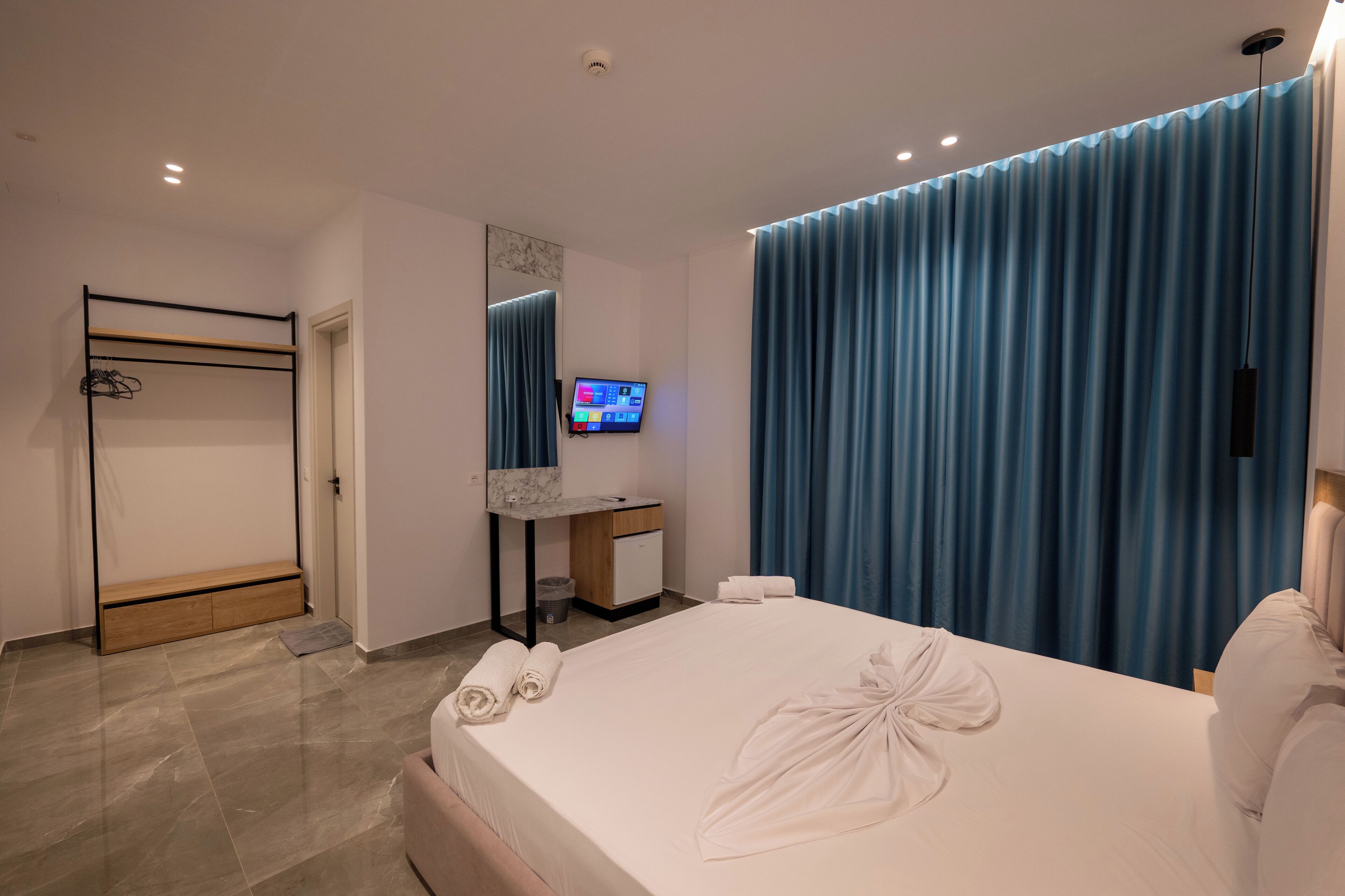 Photo - Monel Hotel