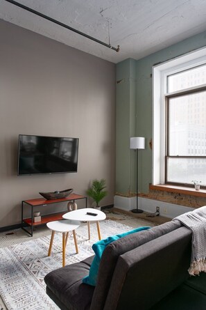 Smart TV - Cozy Loft Walk to UAB + In Heart of Downtown Bham (Birmingham)