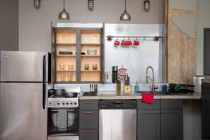 Fridge, microwave, oven, stovetop - Cozy Loft- Walk to UAB Hospital + Remote Workspace (birmingham)