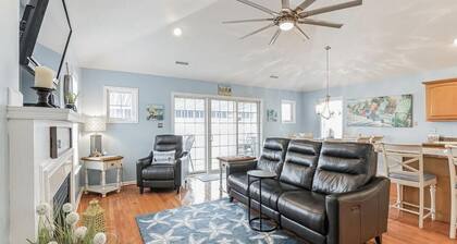 Walk to beach with Great Downtown access!