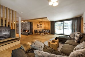 Fernseher, Kamin