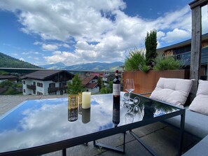 Outdoor dining - Chalet Diamond T13 luxury apartment located in the heart of Kirchberg (Kirchberg in Tirol)