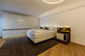 Zimmersafe, kostenloses WLAN, Bettwäsche