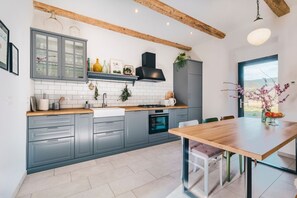 Oven, dishwasher, toaster, highchair