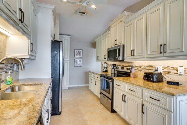 Fridge, microwave, stovetop, dishwasher