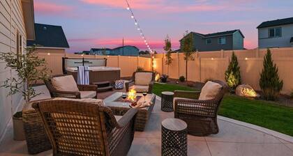 Hot Tub, Fire Pit, Game Room! Steps to Park, 4 TVs, TopGolf Discount, Mini Split Comfort