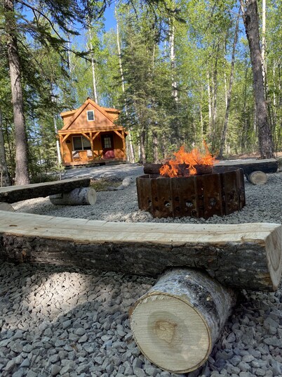 Moose Landing Cabin F93 cozy cabin in the woods, and close to town