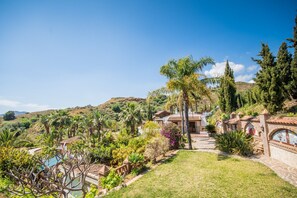 Property grounds - Cubo's Mijas Finca Huerta Rica Buganvilla / air conditioning / free wifi (Mijas Pueblo)