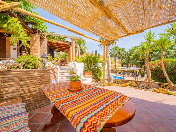 Outdoor dining - Cubo's Mijas Finca Huerta Rica Buganvilla / air conditioning / free wifi (Mijas Pueblo)