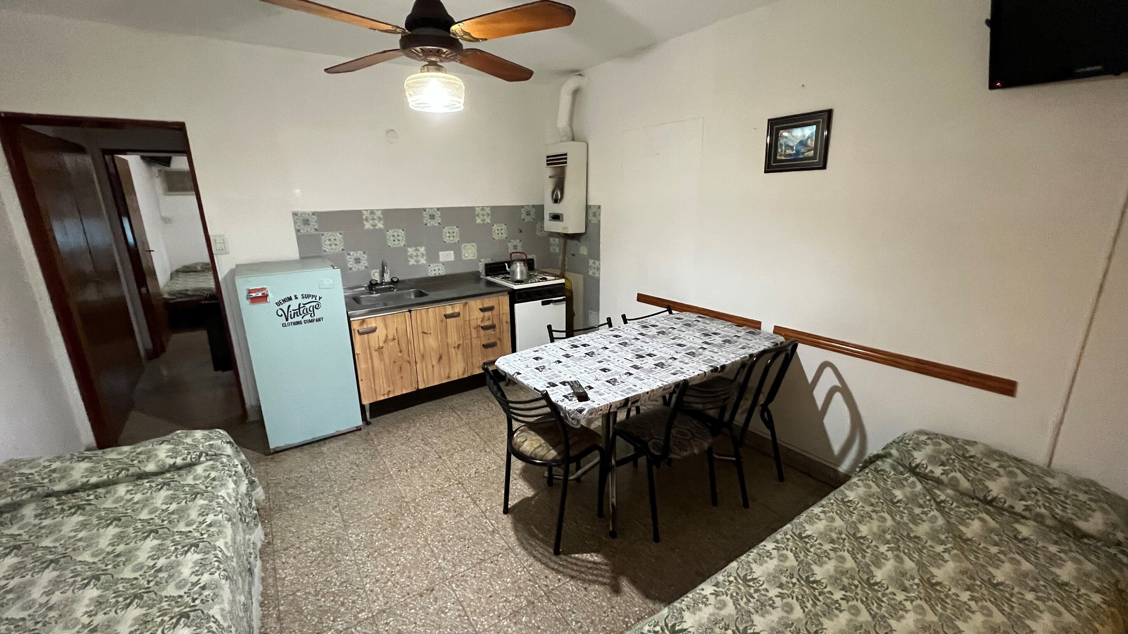 Decoración personalizada, muebles diferentes y wifi gratis 