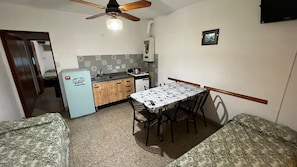 Apartamento, 1 habitación, vistas a la ciudad | Decoración individual, mobiliario individual, wifi gratis y ropa de cama