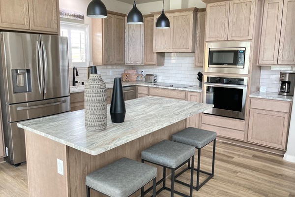 Køleskab, mikrobølgeovn, ovn, kogeplade