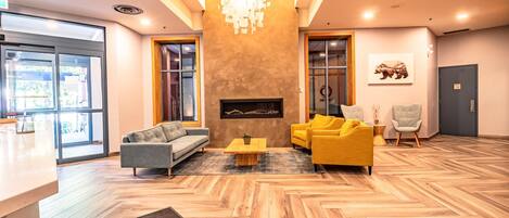 Condo, 1 Queen Bed with Sofa bed, Balcony, Pool View | Interior