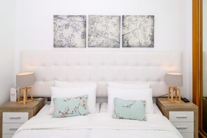 1 chambre, coffre-fort, fer et planche à repasser