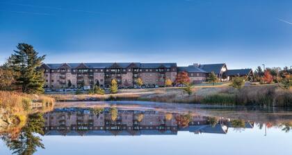 2Bed/2Bath Deluxe- Lovely Dells Resort w/Access to Wilderness Territory!