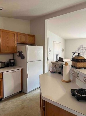 冰箱、微波炉、炉灶、洗碗机