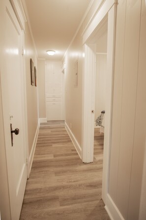 Interior - Spacious Modern 1bd/1bth Mins Downtown Anderson (Anderson)