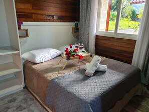 ベーシック シャレー | 2 室のベッドルーム、WiFi (無料)、ベッドシーツ