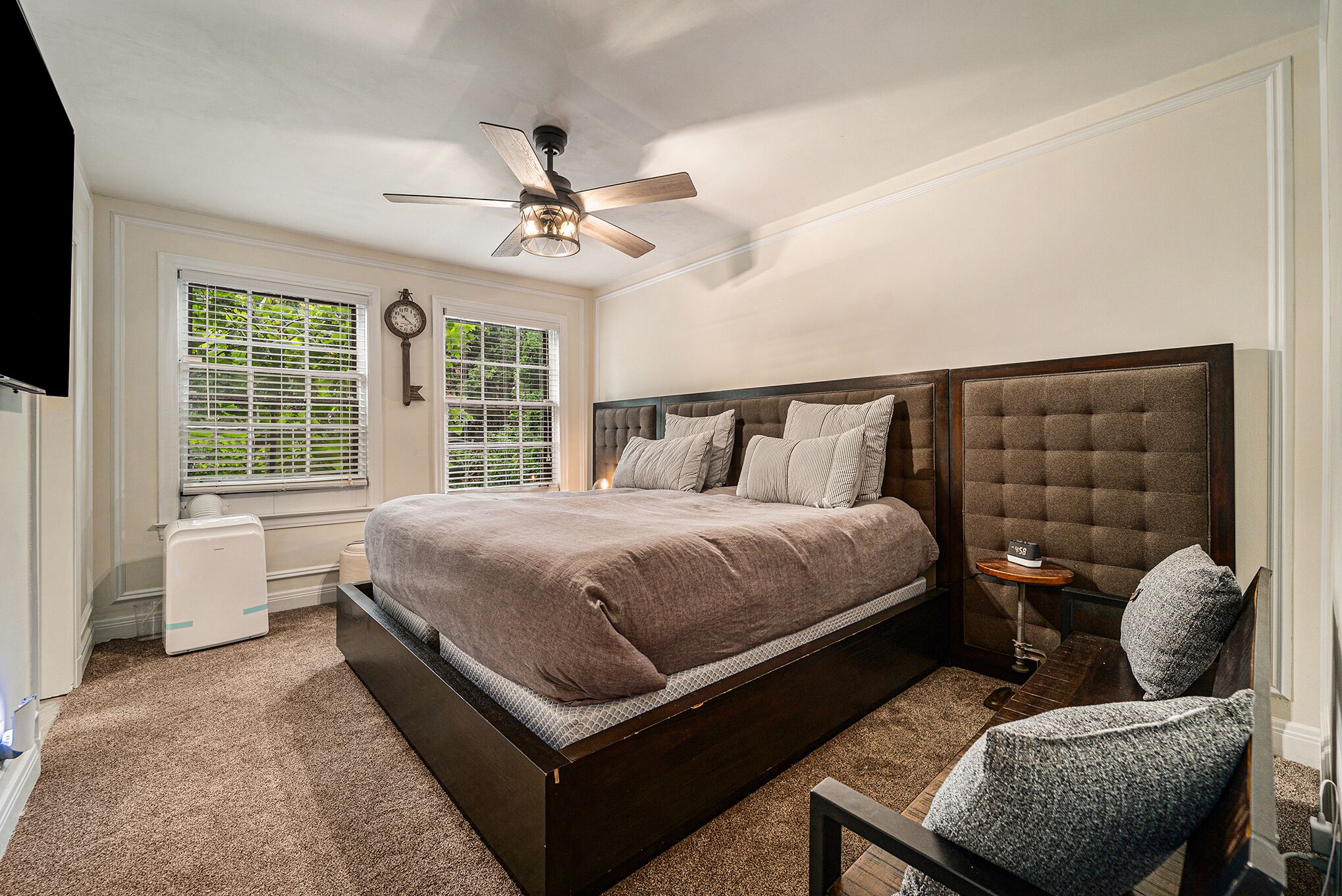 8 間睡房、房內夾萬、熨斗/熨衫板、免費 Wi-Fi