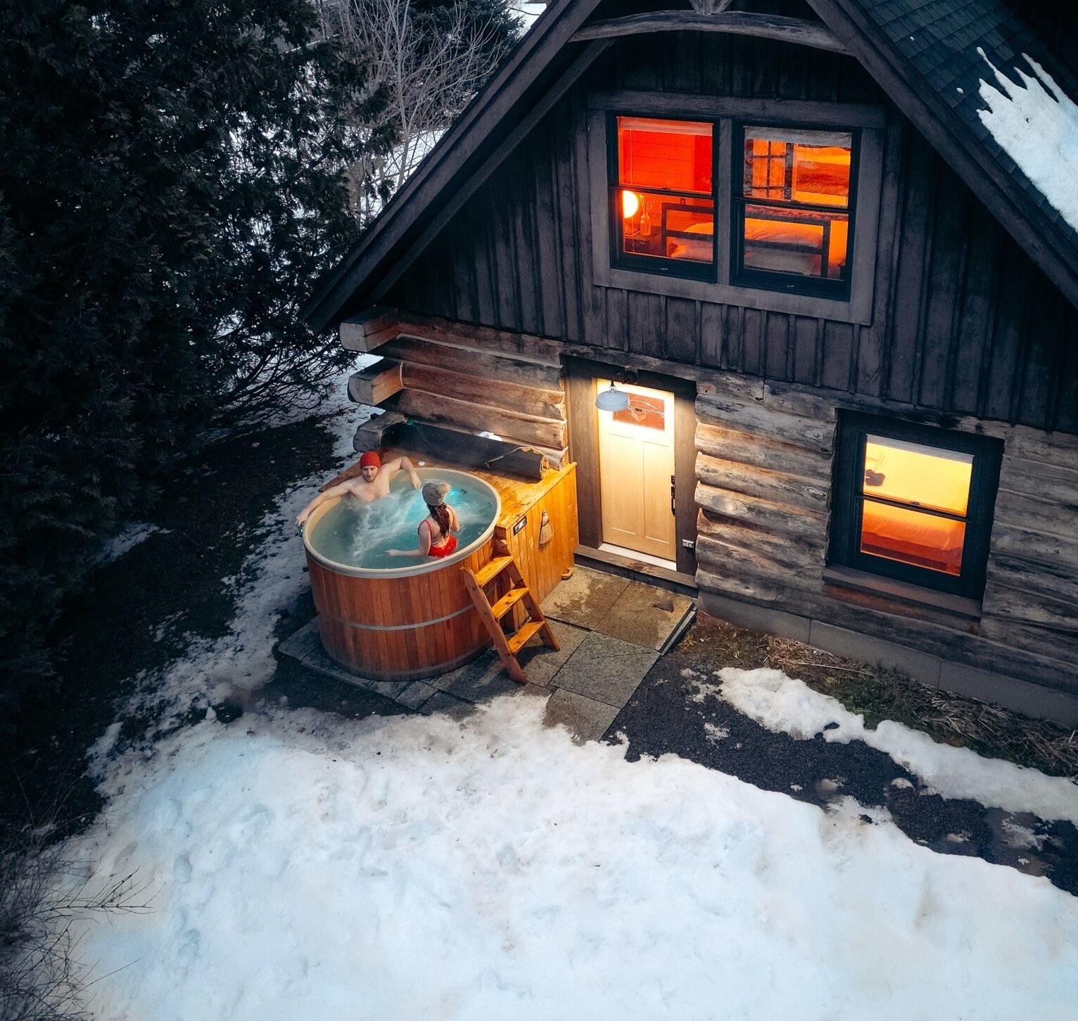 Outdoor spa tub