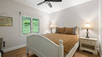 3 bedrooms, desk, free WiFi, bed sheets