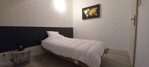 3 bedrooms, WiFi, bed sheets - Meublé de Tourisme Les Amaryllis (Seigny)