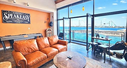 Downtown Waterfront Getaway Mario Room Breathtaking View Cedar Point Lake Erie!